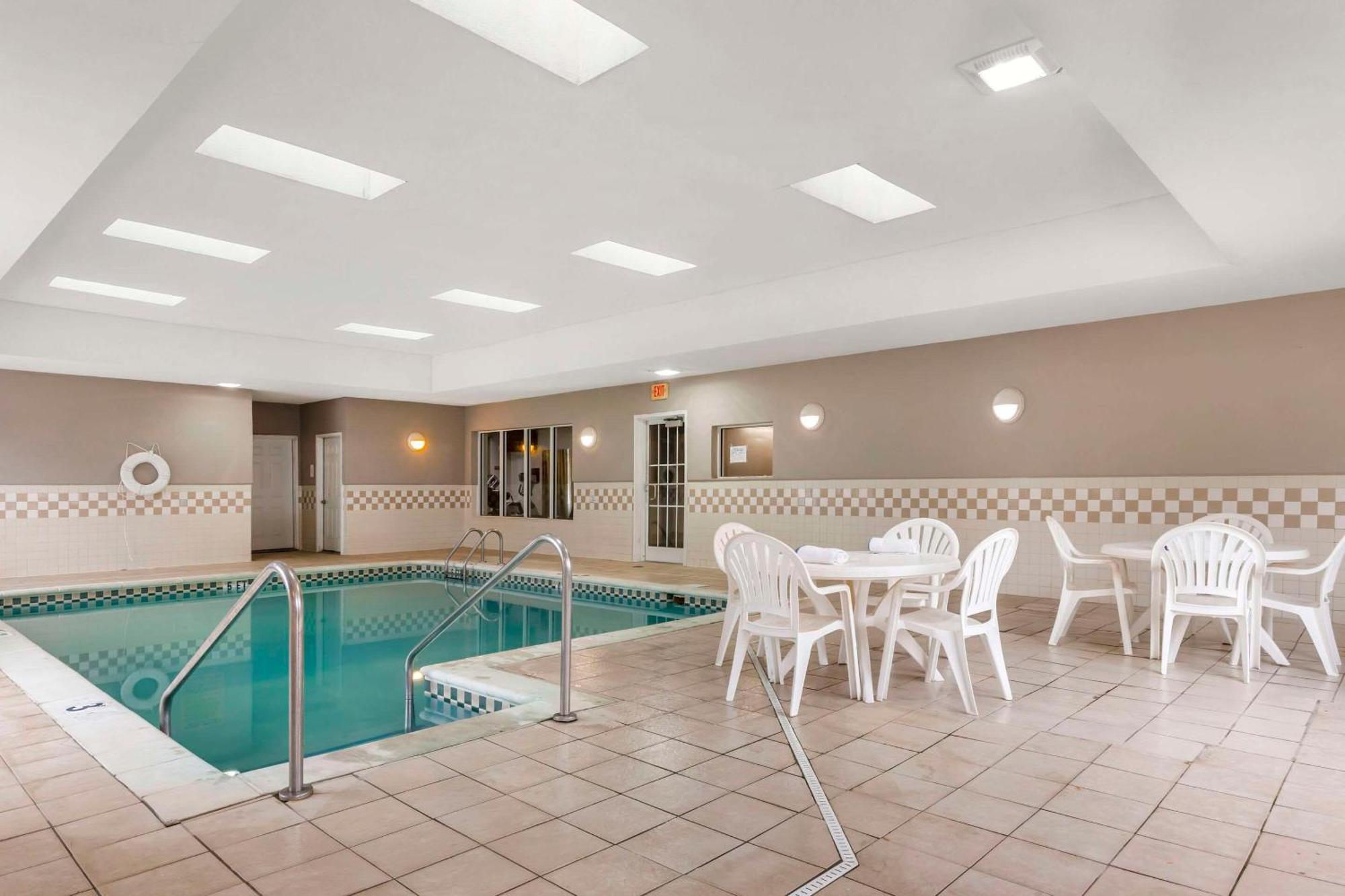 Country Inn & Suites By Radisson, Newport News South, Va Eksteriør bilde